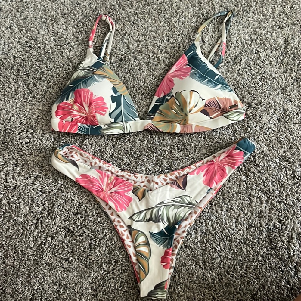 Ripcurl Reversible Floral Triangle Bikini Set